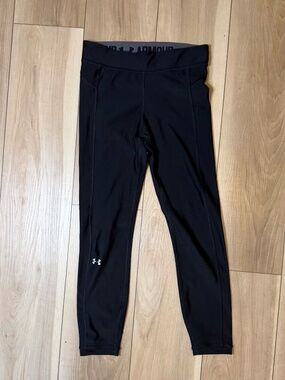 Under Armour Black Cropped Leggings Size Small Athletic Workout